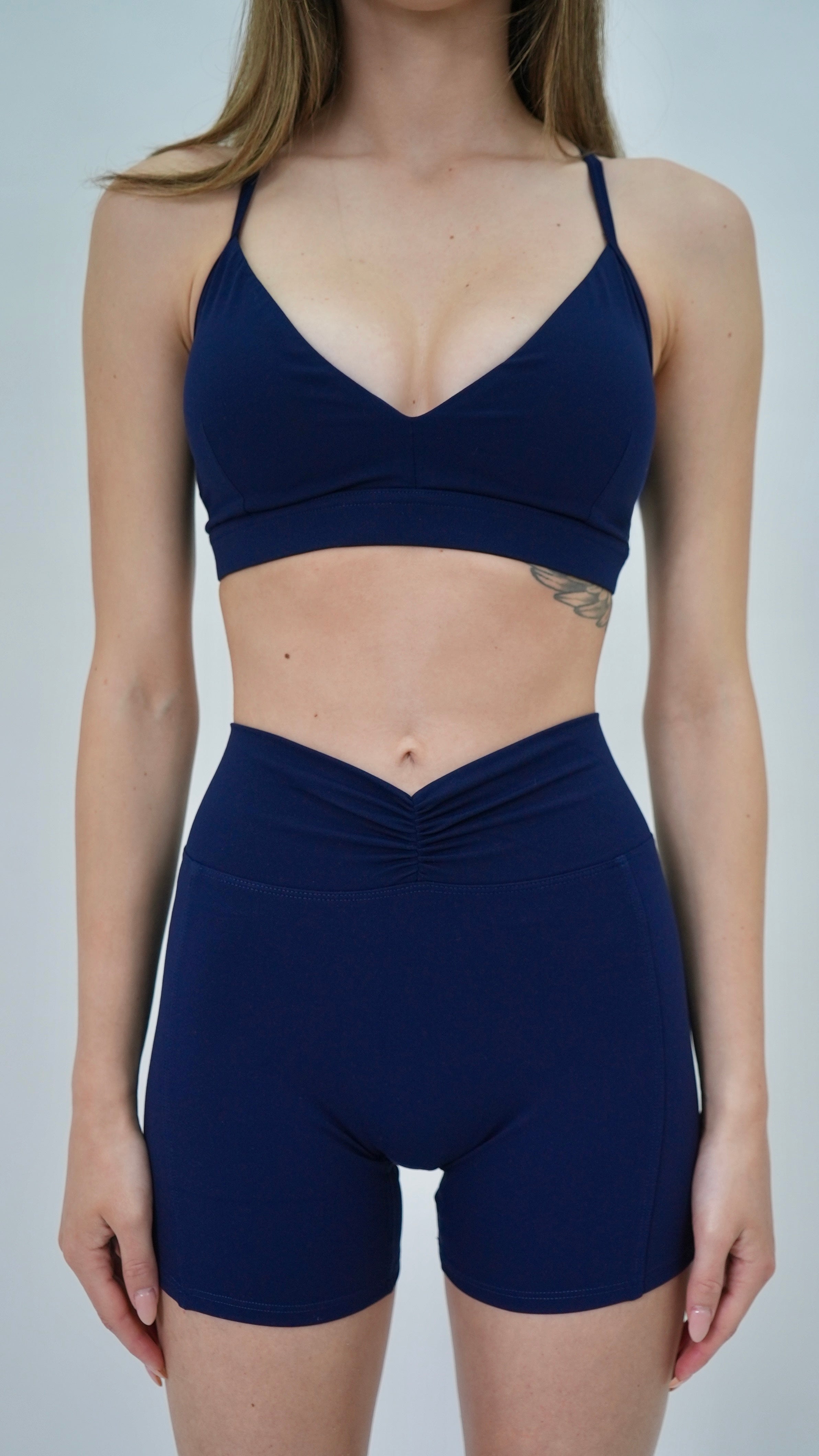 Sujetador deportivo escote V azul marino