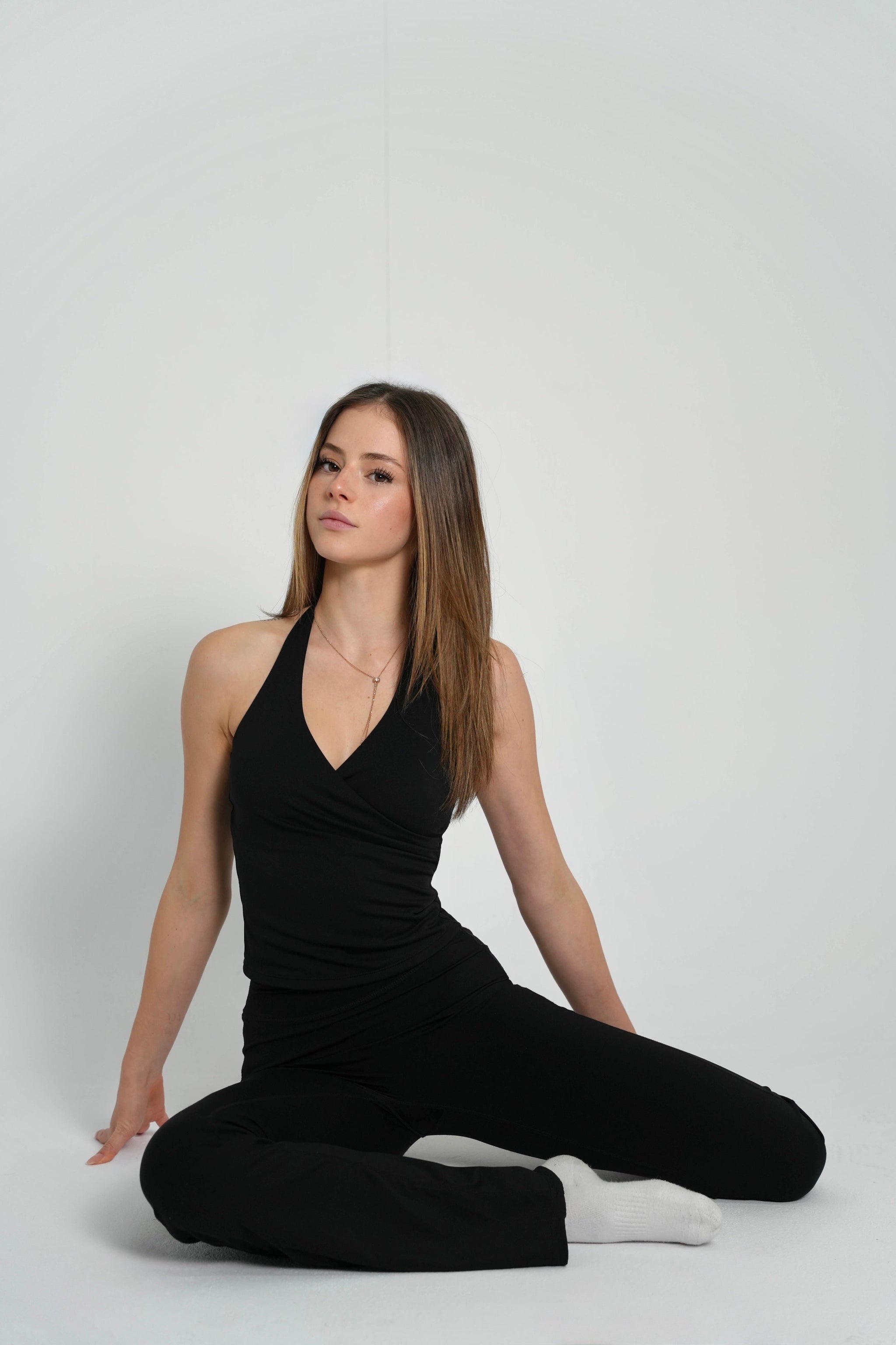 top deportivo mujer sujecion alta negro escote pico